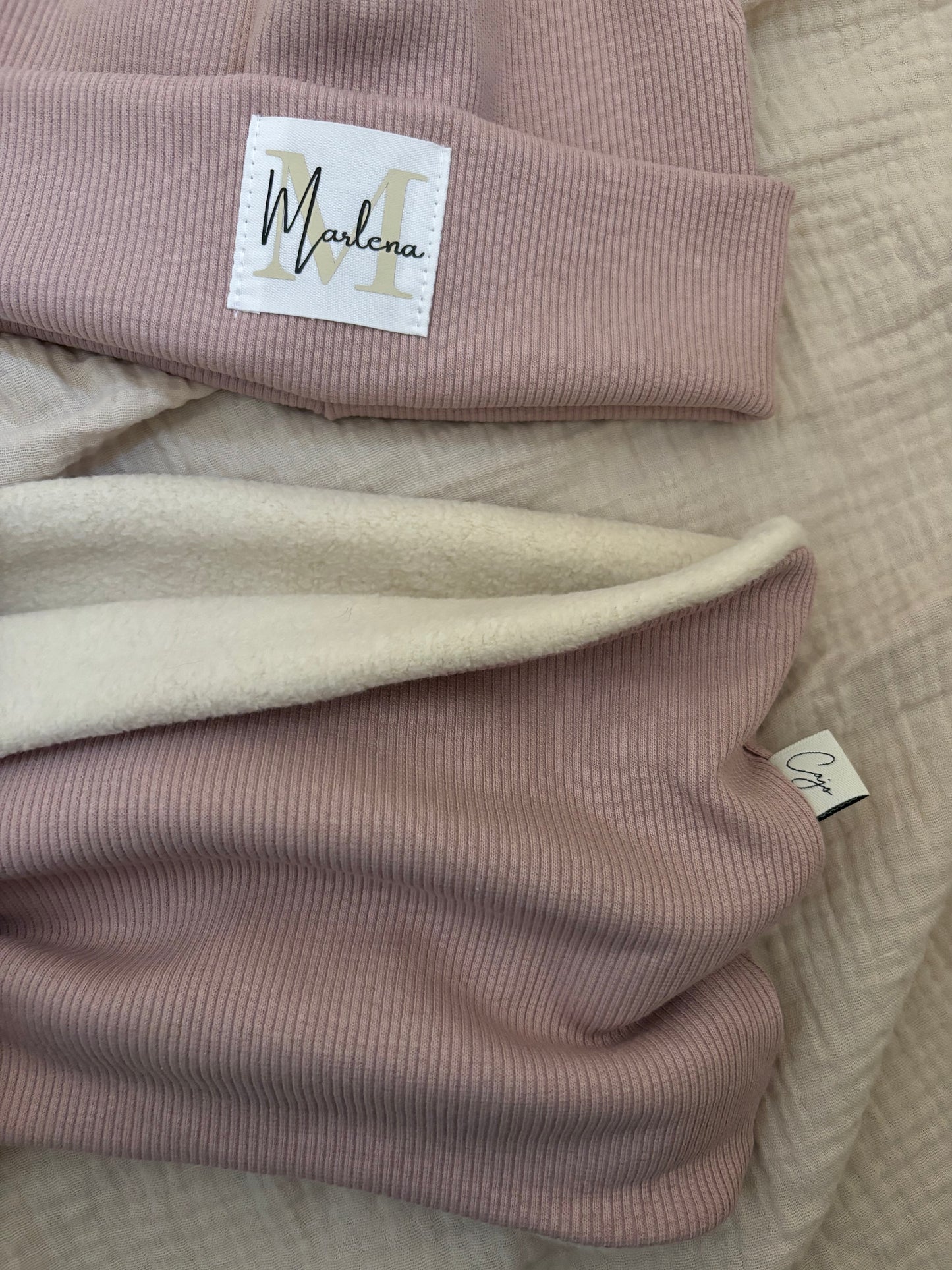Personalisierte Beanie + gefütteter Loopschal