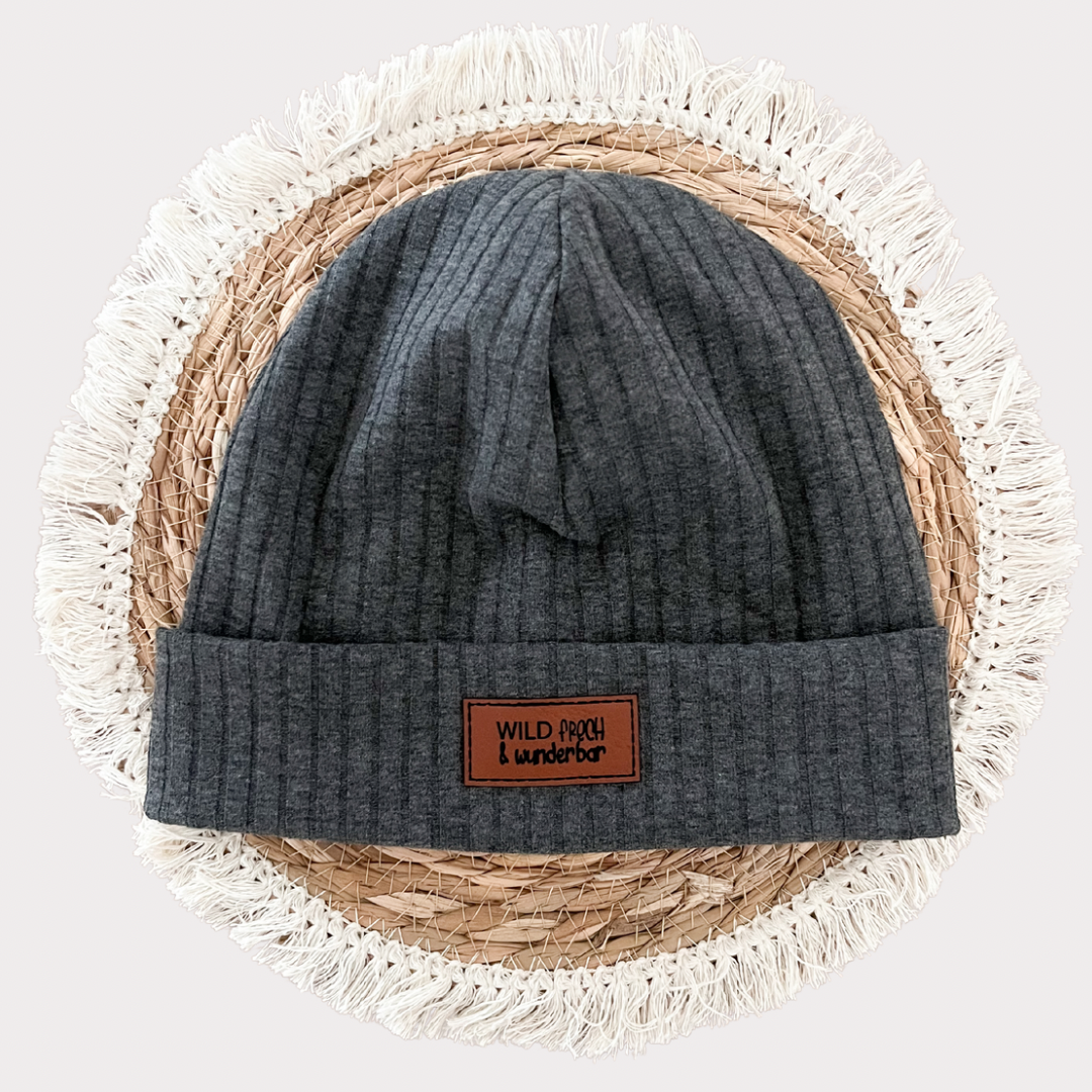 Beanie mit Lederlabel Dunkelgrau